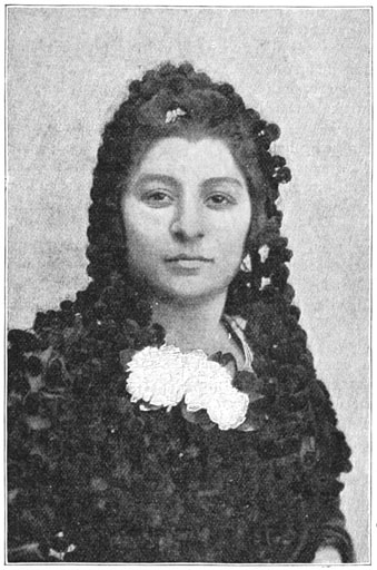 Vrouw uit Cordova met mantilla van chenille.