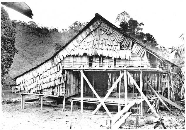 Altes Haus des Long-Glathäuptlings in Batu Sala.