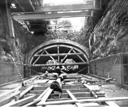 THREE-TRACK CONCRETE ARCH&mdash;117TH STREET AND BROADWAY