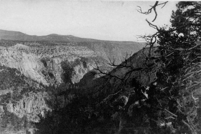 The east end of the Ca&ntilde;on of the Tyuonyi