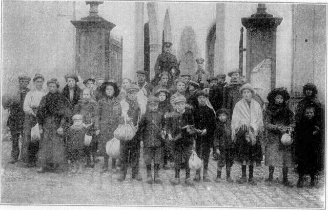 Refugees from the villages near the Antwerp forts