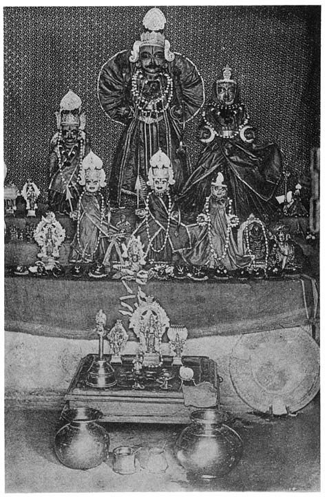 Images of Rāma, Lachman and Sīta, with attendants