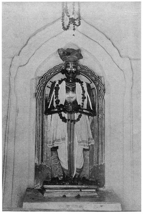 Statue of Marātha leader, Bīmbāji Bhonsla, in armour