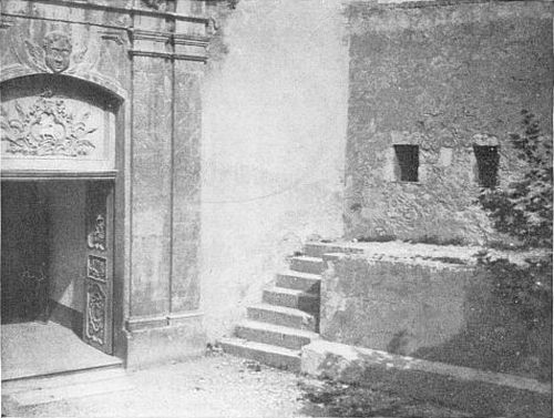 A TRUE PLACE D'ARMES