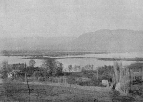 Fig. 7. R. Jhelam in Kashmír—View towards Mohand Marg.