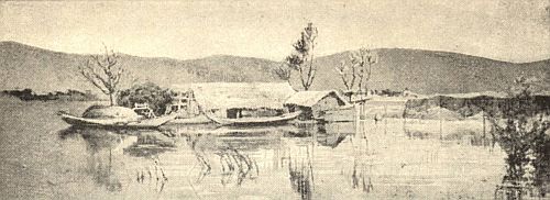 A fishing village on the lake near Ynnan Fu