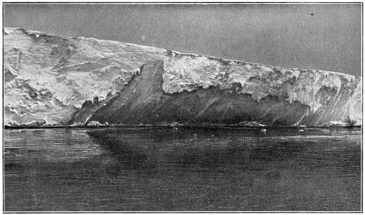 De groote ijsbarrière, van 70 tot 200 voet hoog en bijna 300 Engelsche mijlen lang.