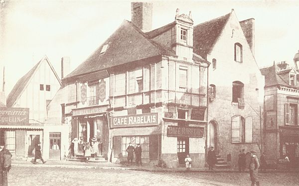 Café Rabelais opposite Château of Langeais