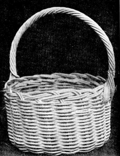 REED BASKET WITH HANDLE