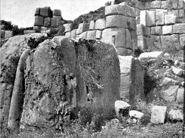 AN ANGLE OF THE FORTRESS OF THE SACSAHUAMAN.

See page 278.