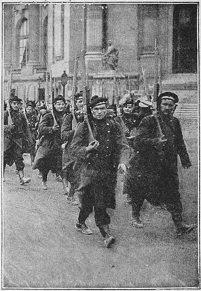 Phot. Excelsior
FRENCH MARINES MARCHING OUT OF THEIR DPT AT THE
GRAND PALAIS, PARIS