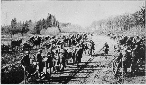 Copyright by the Committee on Public Information.

U. S. Marines in readiness to march to the front.