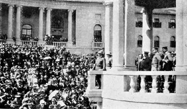 Generals Botha and Smuts, the Great South Africans, receive a tremendous ovation from the crowd at the Capital on the successful conclusion of the Rebellion and the Campaign.