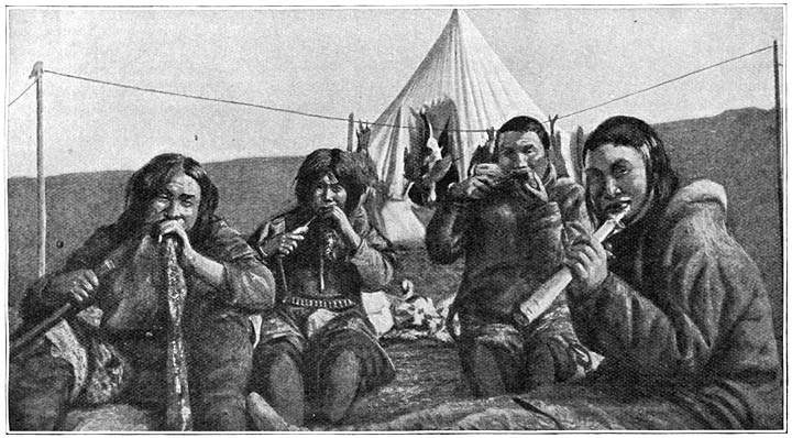 In korten tijd hadden de Eskimo’s het vleesch van drie rendierbouten totaal afgekrabd.