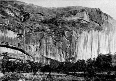 The Paredão Grande, showing Vertical Rocks with Great Arches.