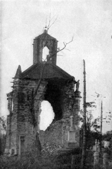 Eine zerstörte Kirche in Polen.