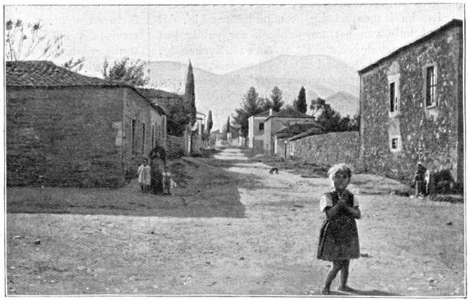 Sparta’s stille straten en de Taygetos.