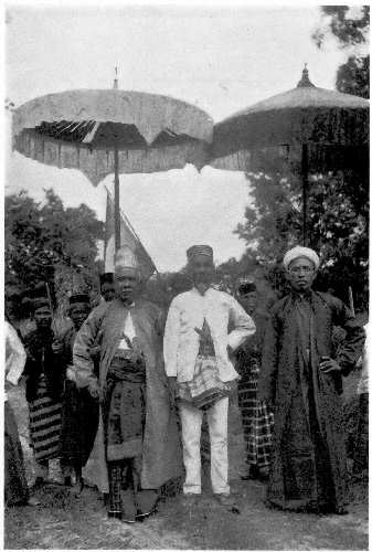 A Javanese dignitary and his attendants