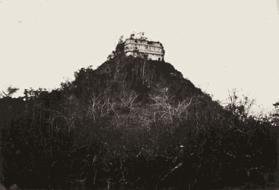 Ancien Temple, á Chichen-Itza, appelé le chateau