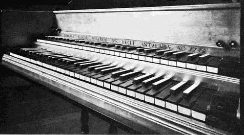 Dulcken harpsichord: 9. Detail of keyboards.