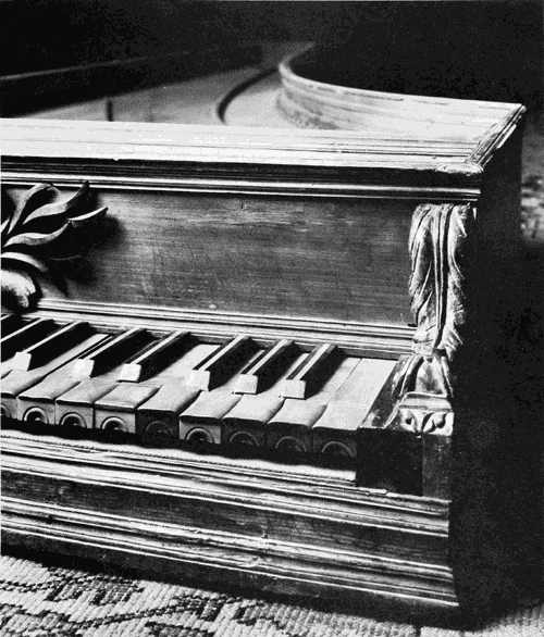 DeQuoco harpsichord: 18. Detail of keyboard.