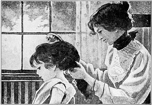 Mamma fixing Polly's hair