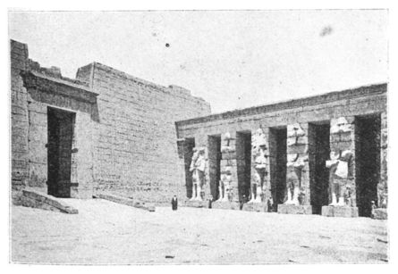Cour du temple de Medinet-Habou