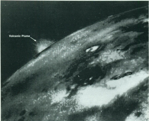 Spacecraft image, made in July 1979, shows volcanic plume rising some 60 to 100 miles above the surface of Io, a moon of Jupiter (Voyager 2 photo, NASA).