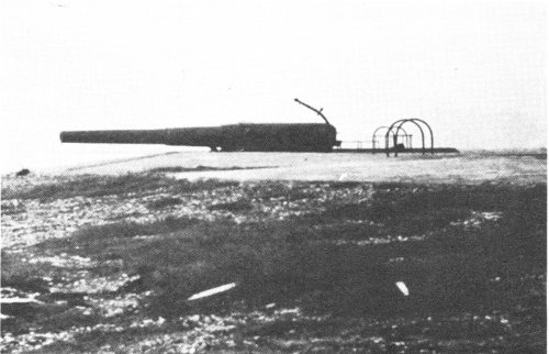 One of the 12-inch guns of Battery Huger, as mounted in 1901.