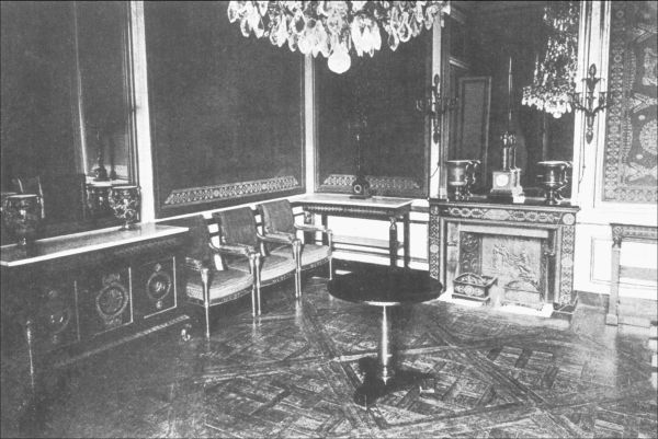 Figure 82. ROOM AT FONTAINEBLEAU, WITH HISTORIC TABLE.