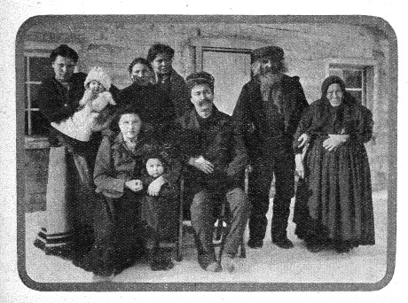 Famille de métis au fort Providence.

Les quatre générations

(Remarquer le retour au type mongol)