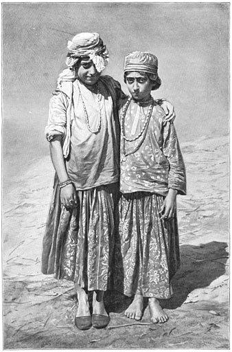 Nomadenkinderen in Oost-Perzië.