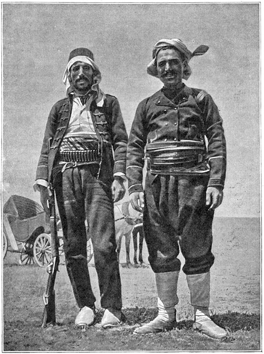 Armeniër uit Van, begeleid door een Zaptié.