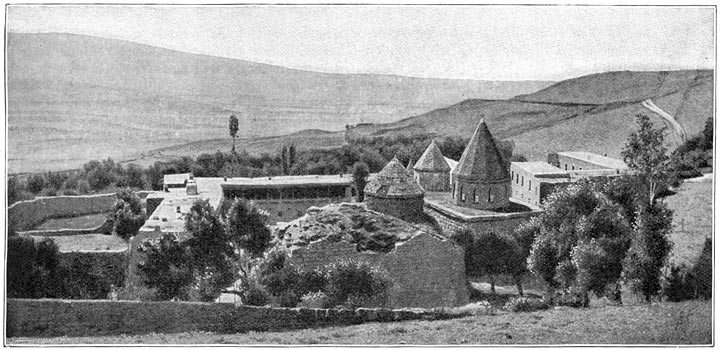 Het beroemde klooster van Sourp-Khatch, op den berg Varak.