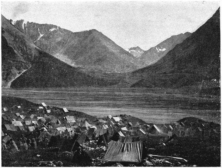 Pandjari en het kamp der pelgrims tegenover den Mahagoenaspas