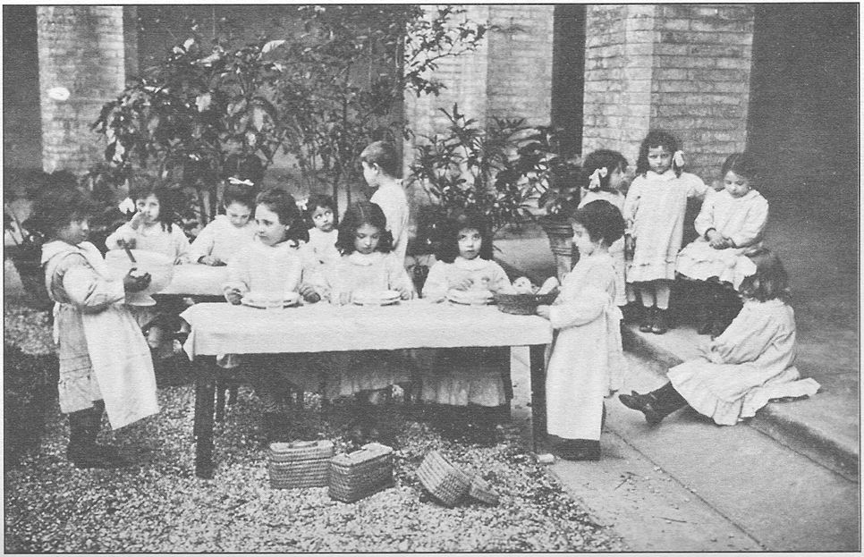 MONTESSORI CHILDREN AT DINNER