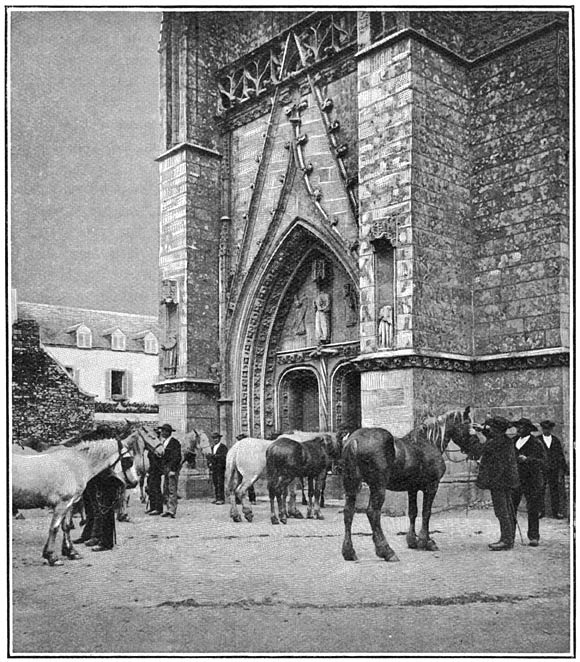 Paardenmarkt vóór de kerk te Carhaix.
