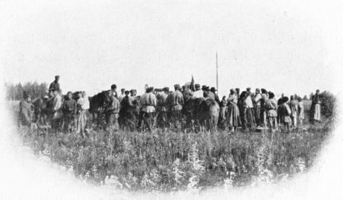 Zuschauer beim Pneumatikwechsel.