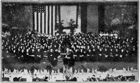 SÉANCE SOLENNELLE DE L’UNIVERSITÉ «GEORGE WASHINGTON» OÙ BLASCO IBÁÑEZ A ÉTÉ REÇU DOCTEUR ÈS LETTRES «HONORIS CAUSA»