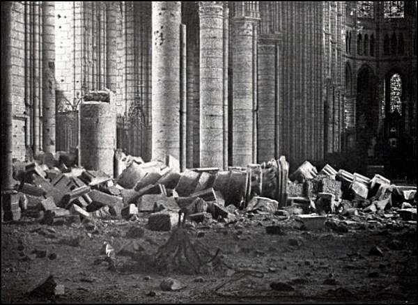 Photograph of the collapse of the Pillar, February 1915.