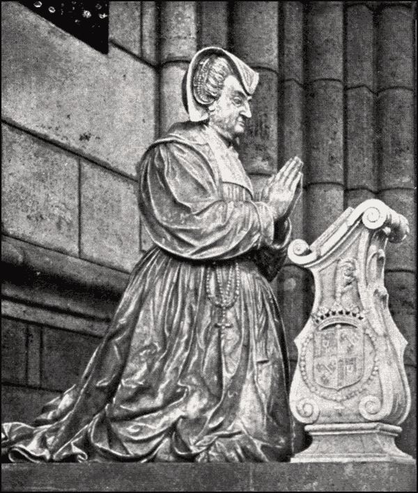 Statue of Henriette De Lorraine D’Elbeuf in the old Abbey of Notre-Dame.