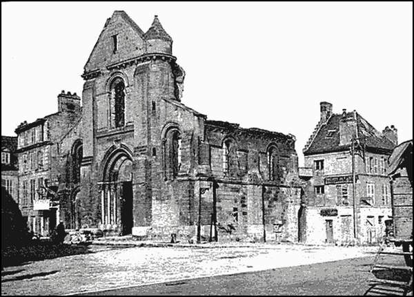Photograph of the Church of Saint-Pierre-au-Parvis, November 1918.