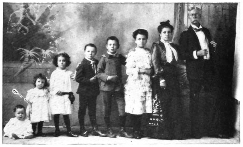 Formal picture of a family