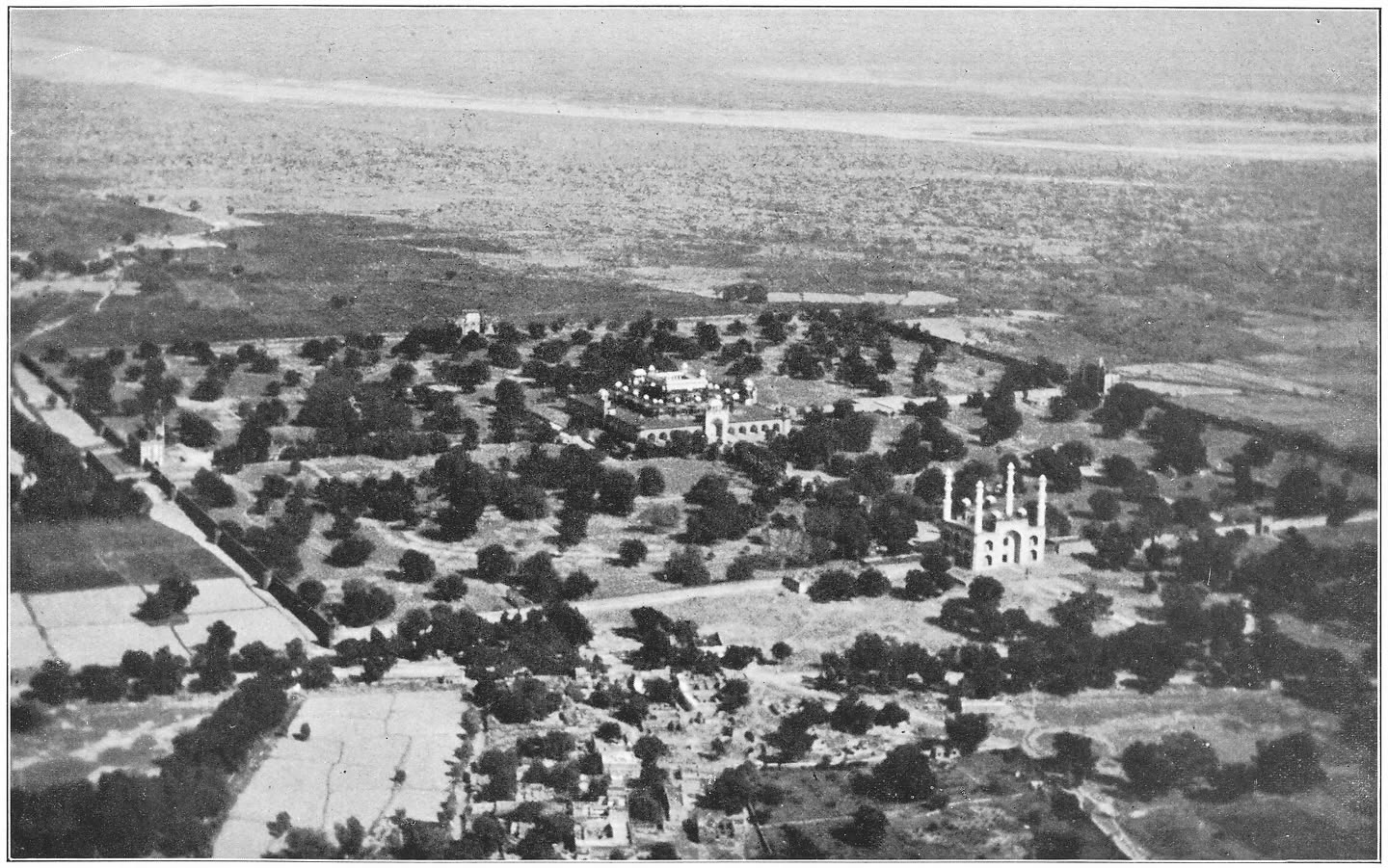 Afb. 56. Graf van Akbar bij Agra.
