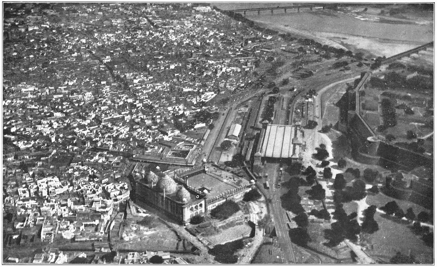 Afb. 57. Agra; Jama Masjid, station en fort.