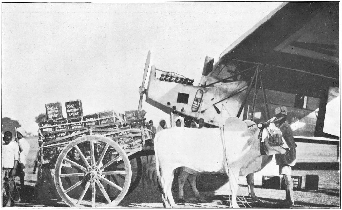 Afb. 61. Onze benzinevoorraad te Allahabad.