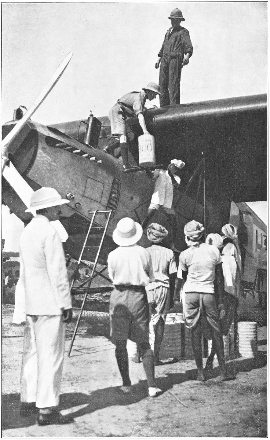 Afb. 73. Rangoon; vullen van de tanks.