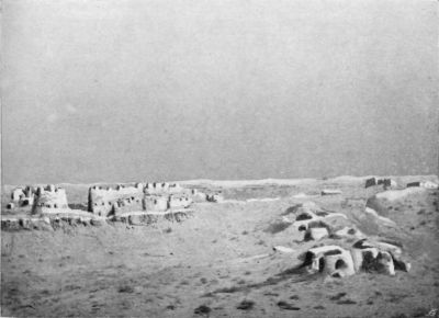 Double Wall and Circular Unroofed Structures, Zaidan. In the distance high sand accumulations above City.