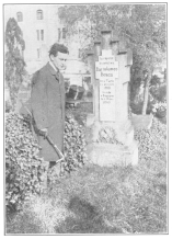 The author at the grave of Bosco. From a photograph in
the Harry Houdini Collection.