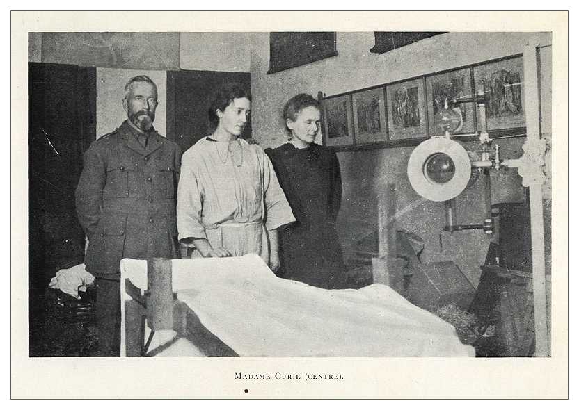 Madame Curie (centre)